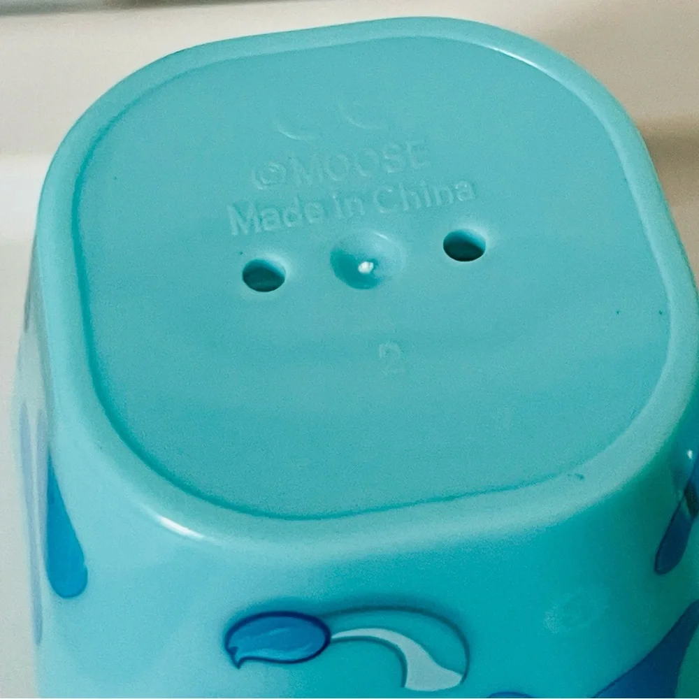 Shopkins Collectibles - Shopkins Lot of 5 including storage box